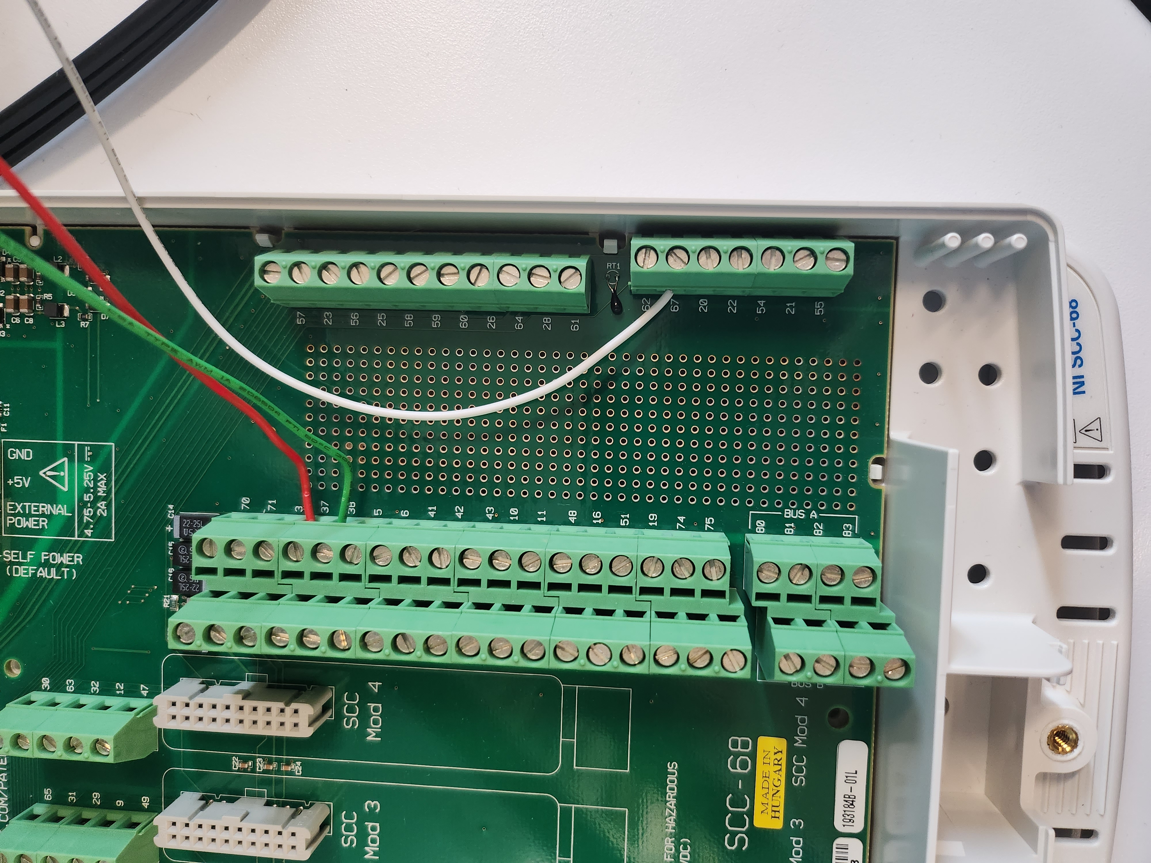 SCC-68 screw terminals used.